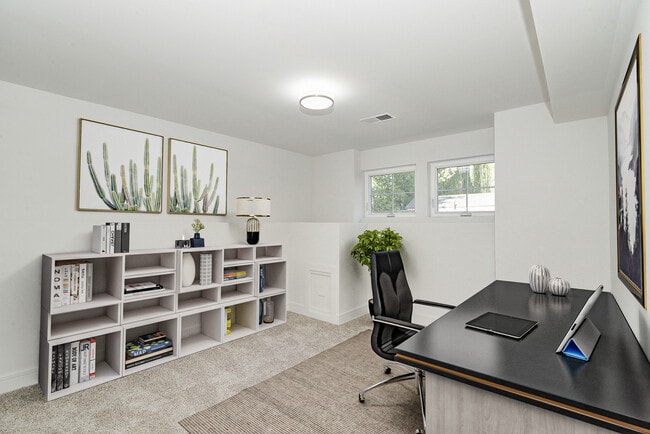 Building Photo - 214 N Walnut St