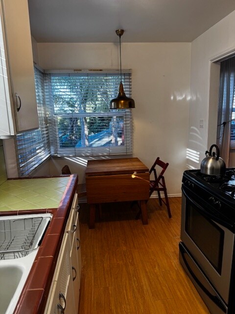 Foto del edificio - 4447 Dawson Ave