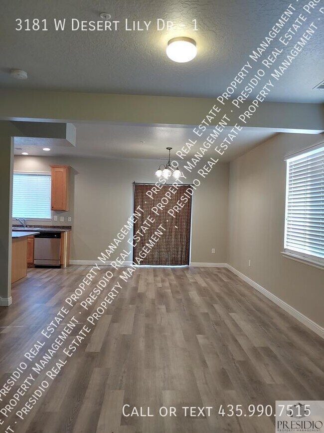 Building Photo - 3181 W Desert Lily Dr