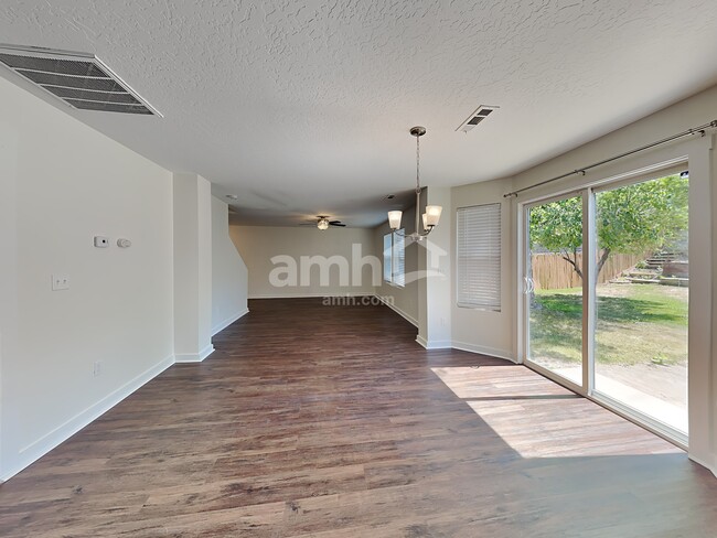 Foto del edificio - 16397 Jewel Way