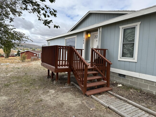 Building Photo - 360 Trescartes Ave