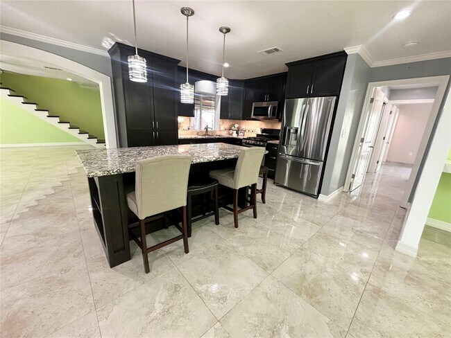 Building Photo - 10518 Pleasanton Dr
