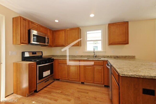 Building Photo - 4 br, 2 bath House - 35 Pratt St