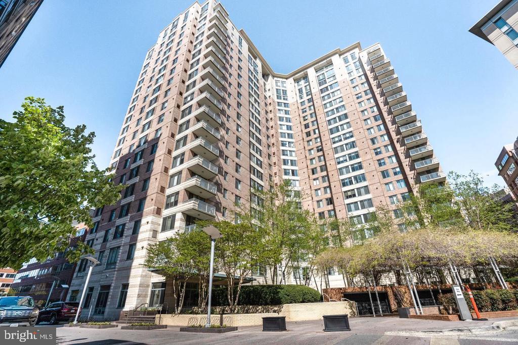 Foto principal - 851 N Glebe Rd