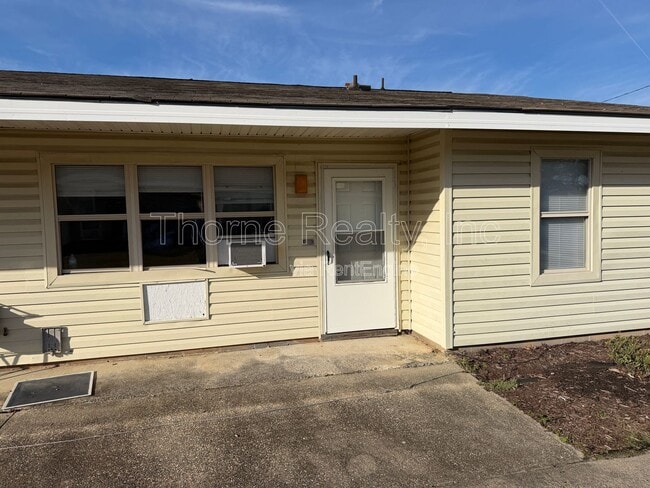 Building Photo - 400 E Northern Blvd