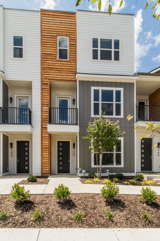 Front Exterior with nice landscape - 707 Vernon Ave