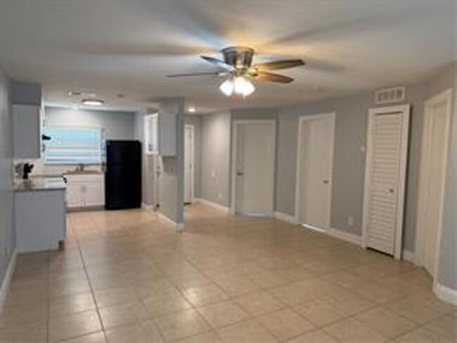 Building Photo - 2/1 in Groveland