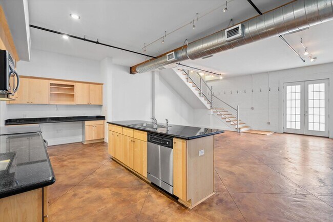 Foto del edificio - DOWNTOWN LIVING AT ITS BEST!