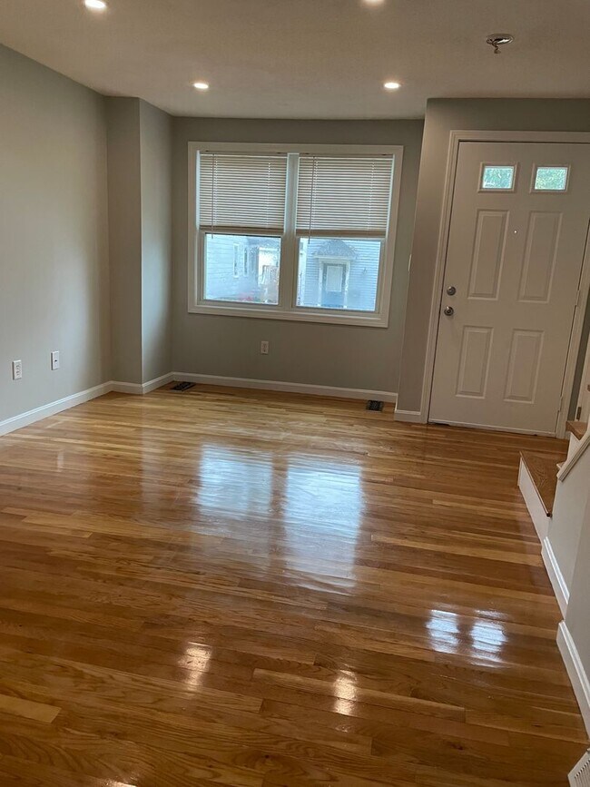 Foto del edificio - Well Maintained 2 Bedroom Condo w/Garage, ...