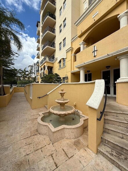 Building Photo - 101 Sidonia Ave