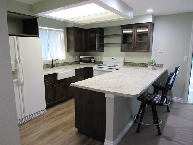 Building Photo - Basement Aprtment with 2 bedrooms and 1 ba...