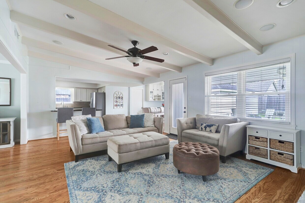 Foto del edificio - 12318 Woodthorpe Ln