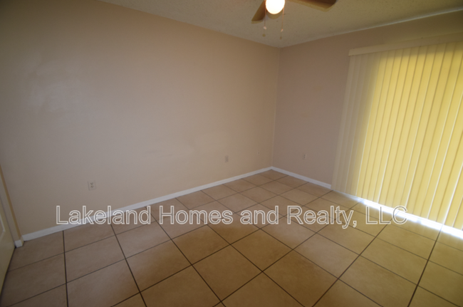 Foto del edificio - 6064 Hilltop Ln W