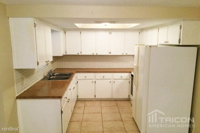 Building Photo - 7613 Coventry Dr
