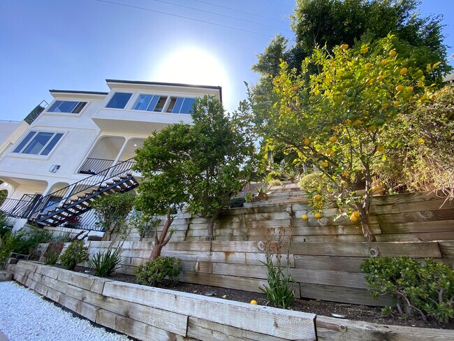 Building Photo - 1614 Viewmont Dr