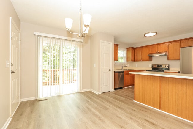 Building Photo - 415 Country Village Dr
