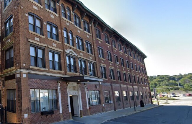 Building Photo - 35 Day St