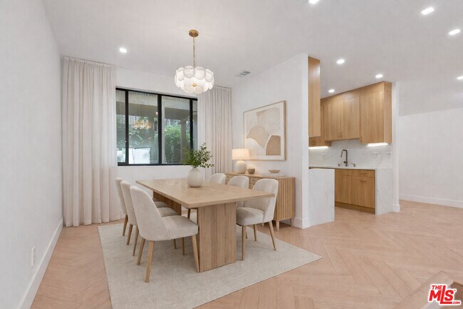 Foto del edificio - 8455 Fountain Ave