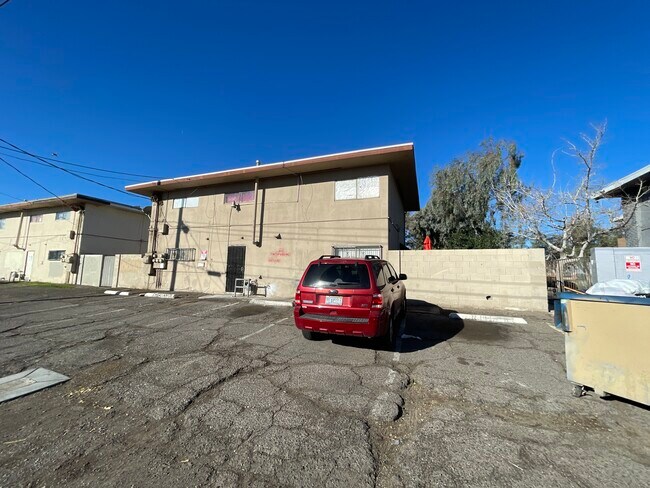 Foto del edificio - 3380 Brussels St