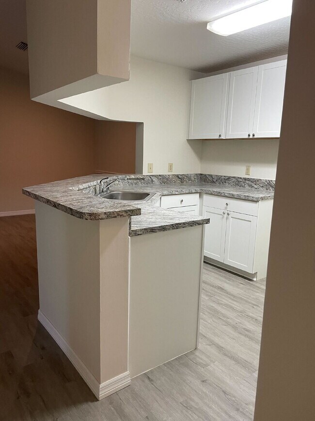 Foto del edificio - Spacious 3-Bed, 2-Bath Condo Oasis in Beau...