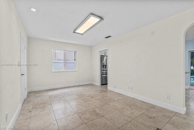 Foto del edificio - 3 br, 2 bath House - 321 NE 2nd Ct