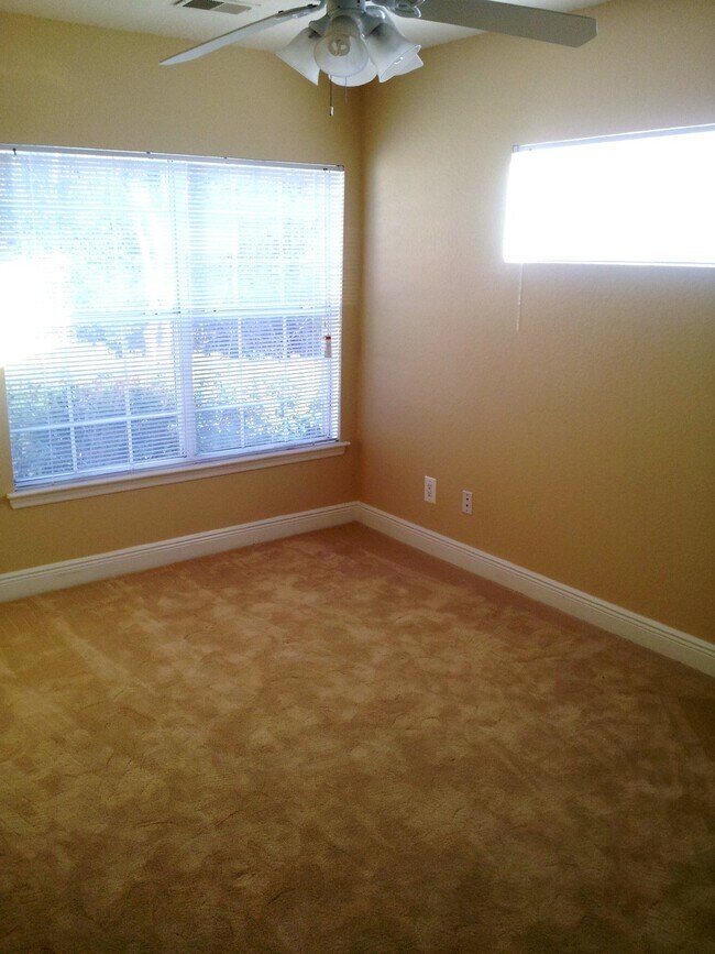 Building Photo - Two Bedroom Condo In Plantation Point - On...
