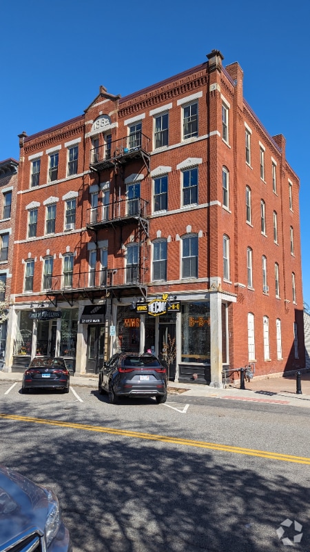 Building Photo - 32 W Main St
