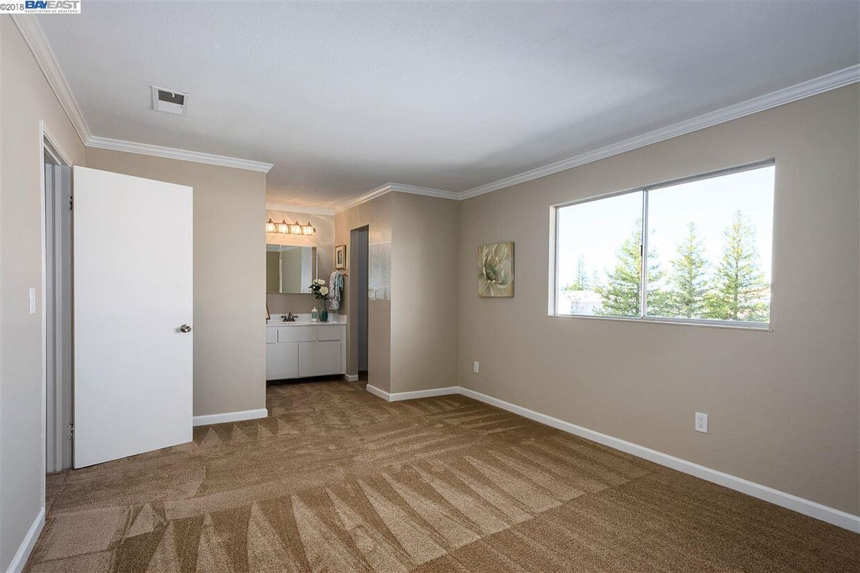 Building Photo - 726 St Michael Cir