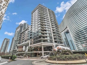 Building Photo - 68 Smithe St