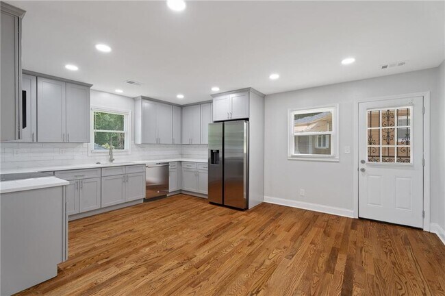 Foto del edificio - 1338 Montreat Ave SW