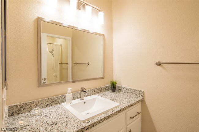 Foto del edificio - 251 S Green Valley Pkwy