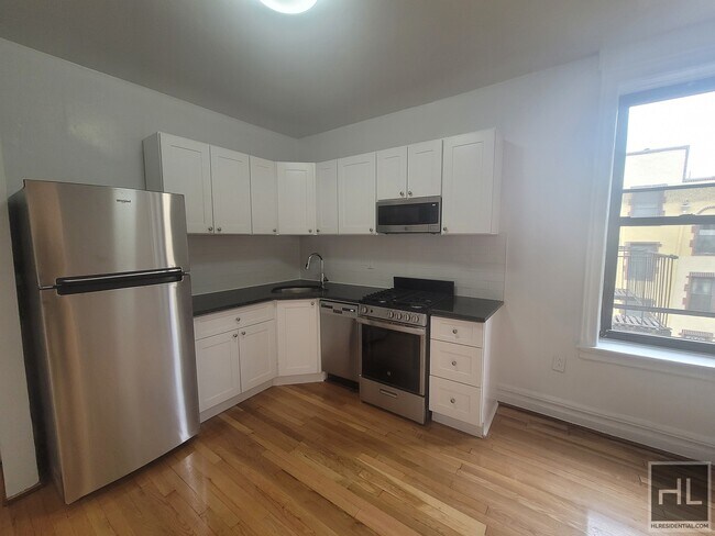 Building Photo - Spacious 1 Bedroom in Bensonhurst