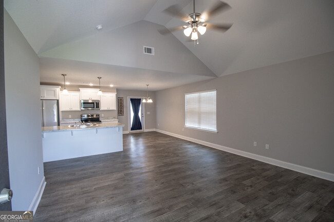 Building Photo - 7052 White Pine Ave