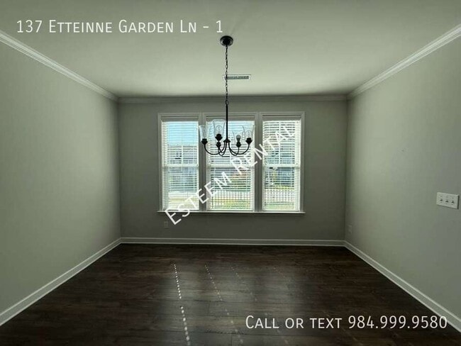 Foto del edificio - 137 Etteinne Garden Ln