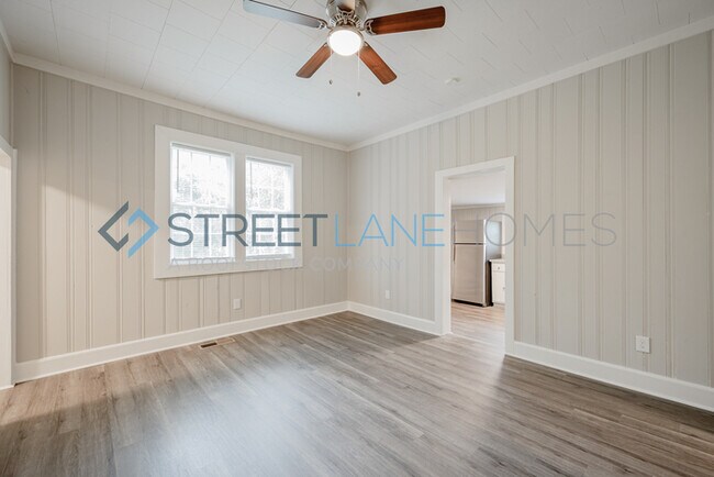 Building Photo - Charming 2 Bedroom in LaGrange!