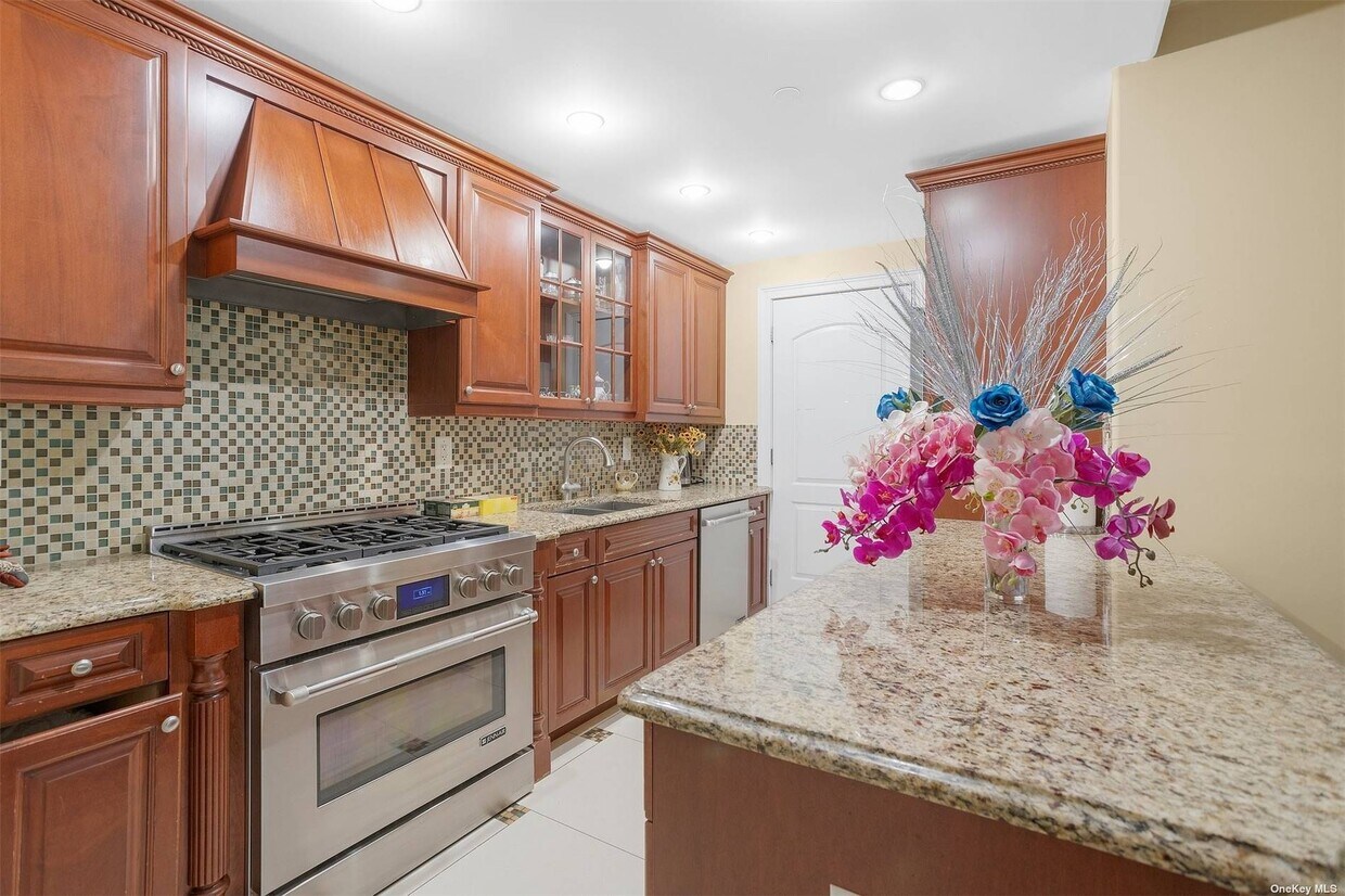 Foto principal - 63-36 99th St