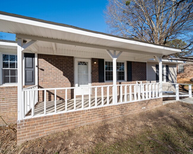 Building Photo - 11 Lakemont Dr