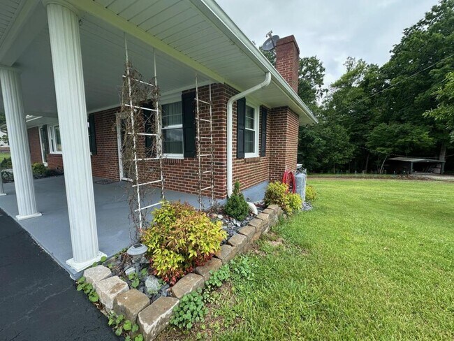 Building Photo - 2151 Crooked Oak Rd