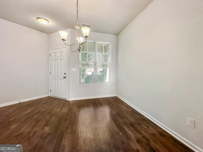 Building Photo - 206 Daisy Cir