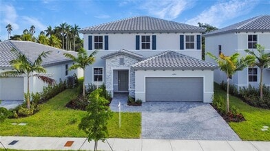 Building Photo - 2647 SE 8th Ct