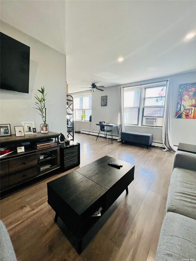 Foto del edificio - 1219 2nd Ave