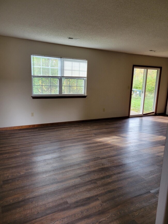 Building Photo - 31 Cherry Tree Ln