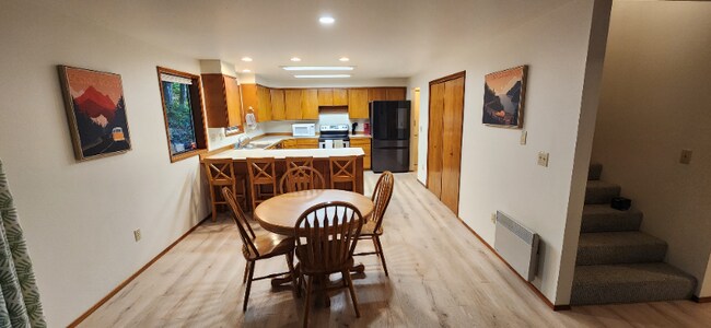 Building Photo - 6928 Alpine Dr SW