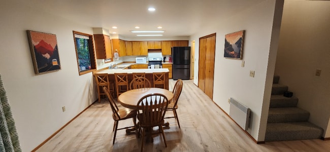 Foto del edificio - 6928 Alpine Dr SW