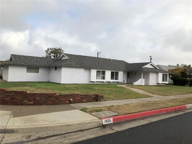 Building Photo - 1435 W Westmont Dr