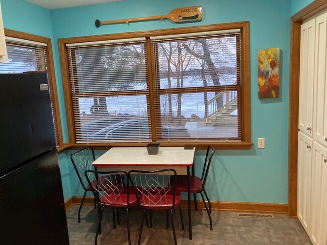 Eat-in kitchen - 335 Water St