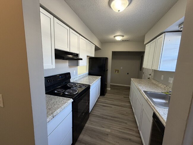 Building Photo - Apartment for Rent