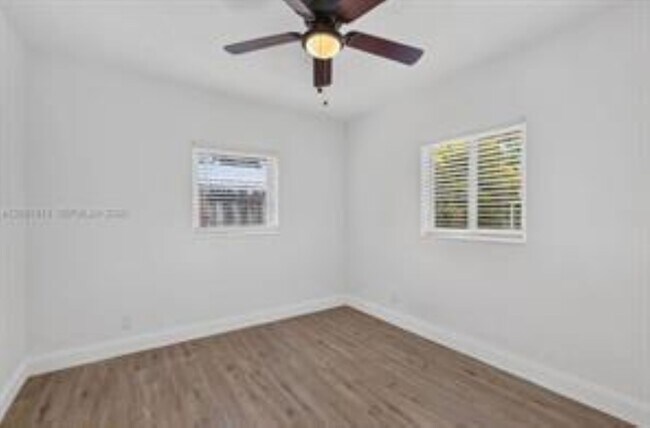 Foto del edificio - 540 NE 61st St