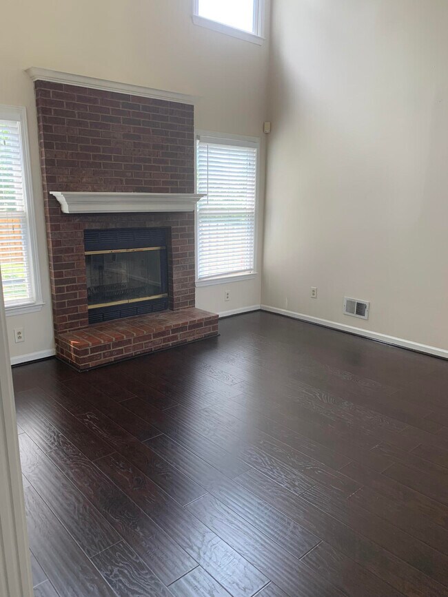 Building Photo - 3692 White Pine Dr