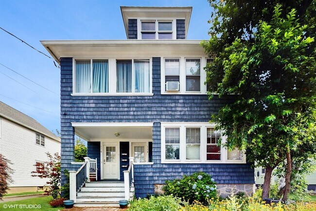 Foto del edificio - 114-116-116 Harborview Ave